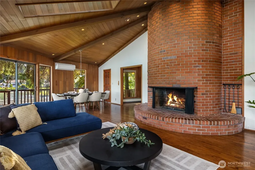 1678 NE Jacobson Road Poulsbo WA 98370