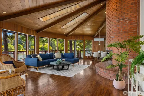 1678 NE Jacobson Road Poulsbo WA 98370