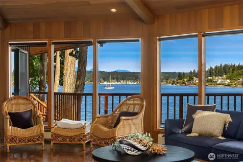 1678 NE Jacobson Road Poulsbo WA 98370