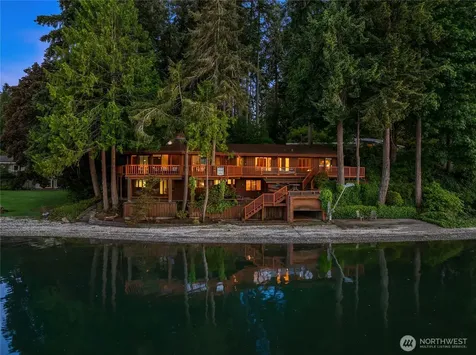1678 NE Jacobson Road Poulsbo WA 98370