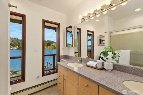 1678 NE Jacobson Road Poulsbo WA 98370