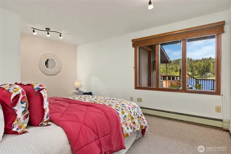 1678 NE Jacobson Road Poulsbo WA 98370