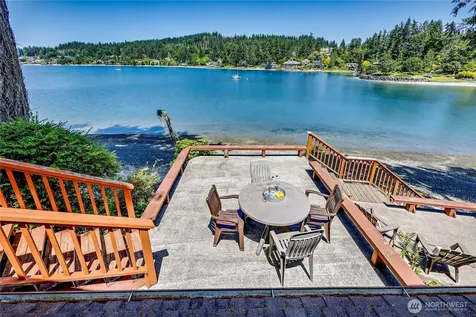 1678 NE Jacobson Road Poulsbo WA 98370