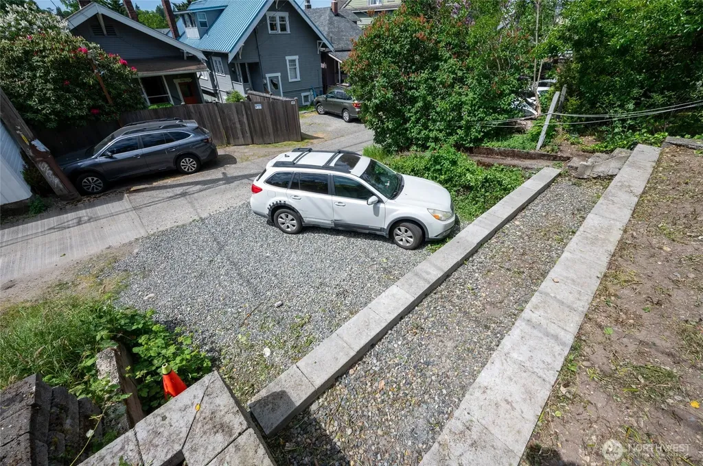 5231 12th Avenue NE Seattle WA 98105