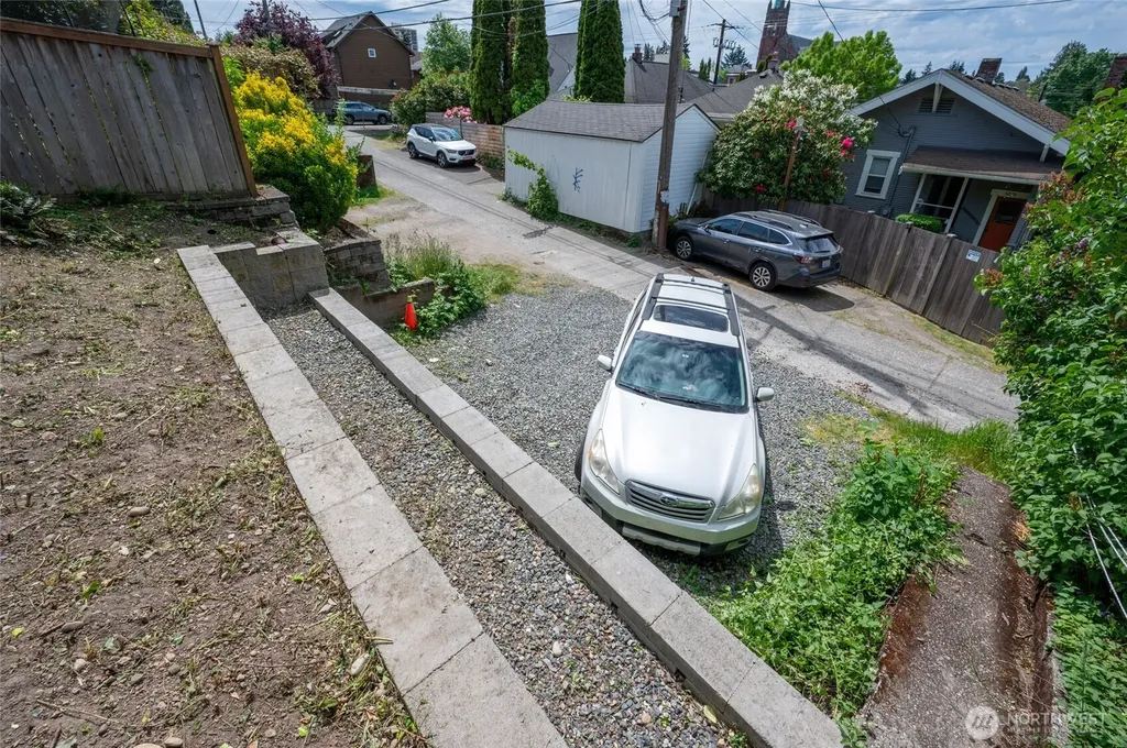 5231 12th Avenue NE Seattle WA 98105