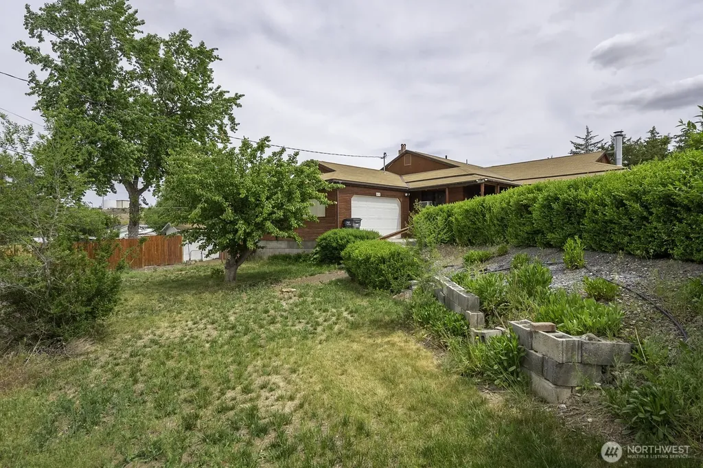 618 1st Avenue NE Soap Lake WA 98851