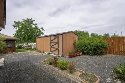 618 1st Avenue NE Soap Lake WA 98851
