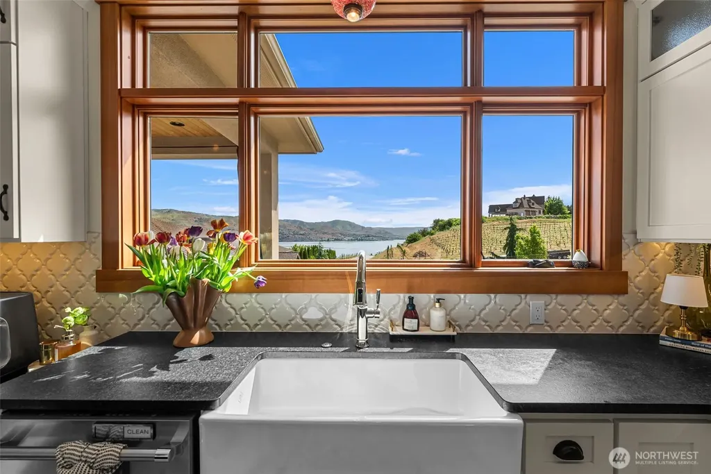 356 Karma Kanyon Drive Chelan WA 98816