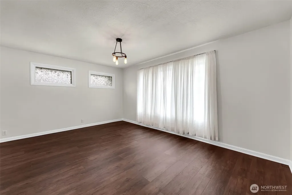 807 N 8th Avenue Kelso WA 98626