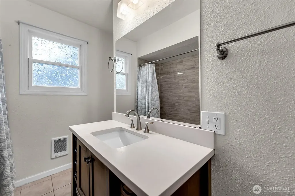 807 N 8th Avenue Kelso WA 98626