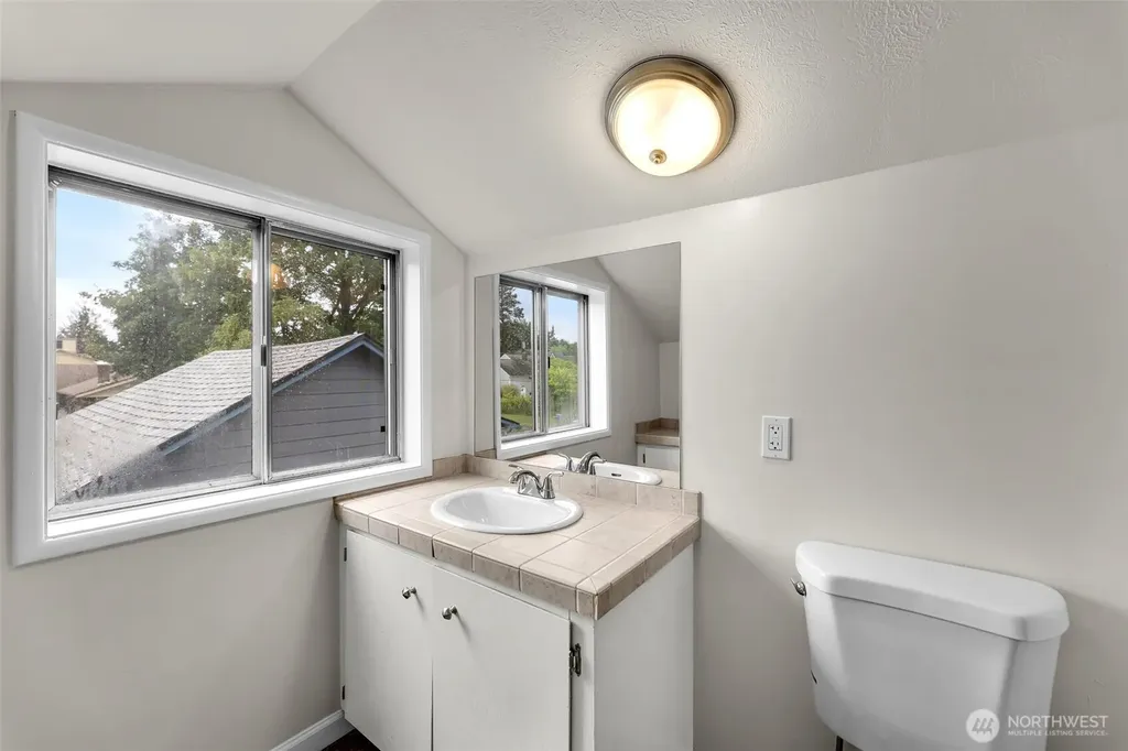 807 N 8th Avenue Kelso WA 98626