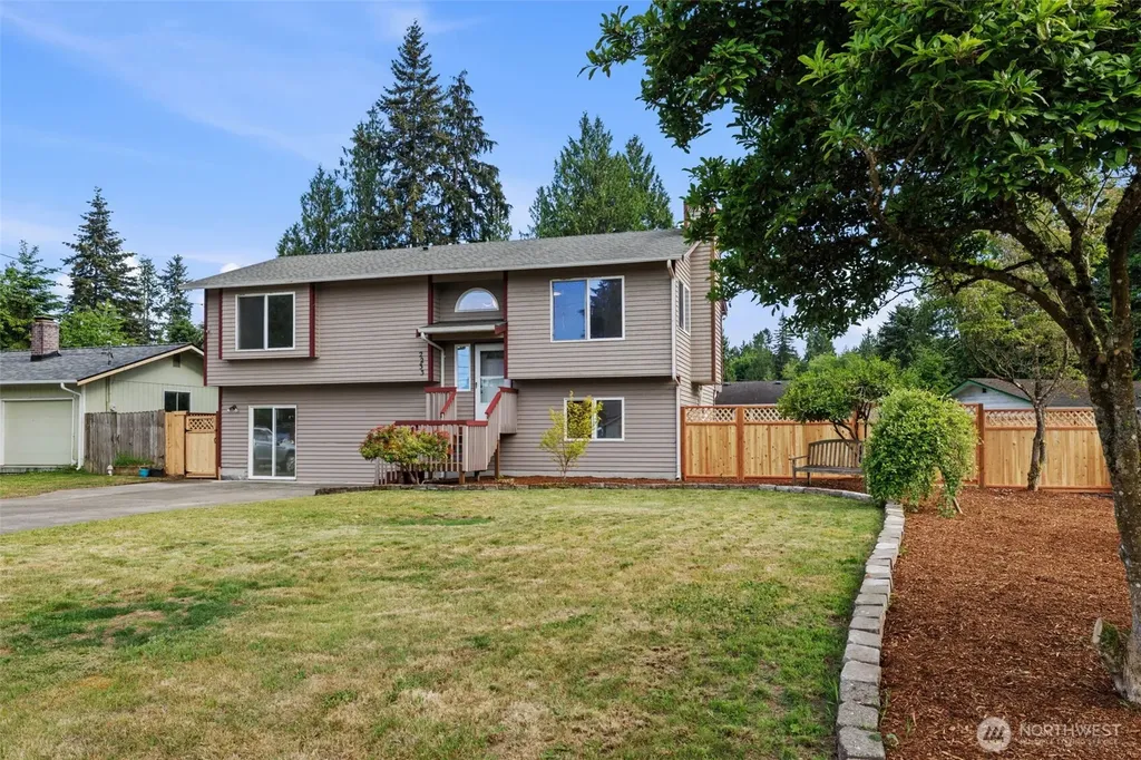 2233 NW Clinton Avenue Poulsbo WA 98370