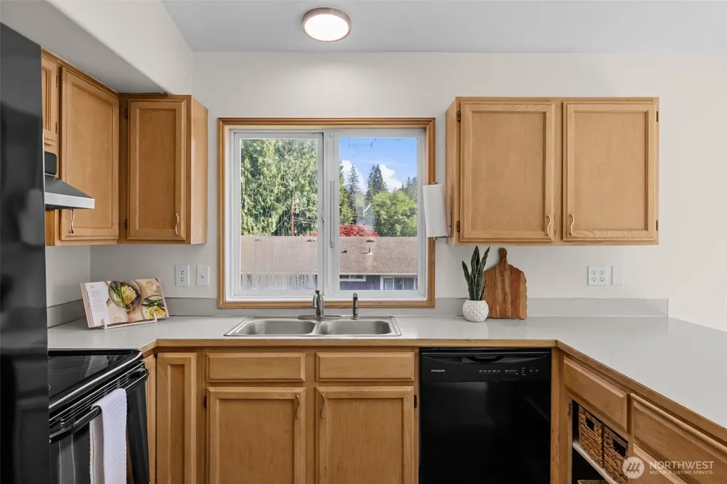 2233 NW Clinton Avenue Poulsbo WA 98370