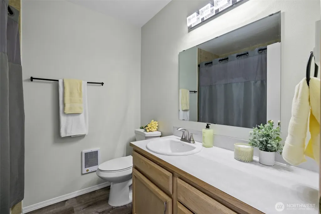 2233 NW Clinton Avenue Poulsbo WA 98370