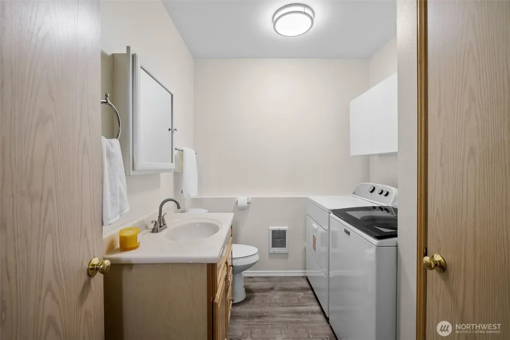 2233 NW Clinton Avenue Poulsbo WA 98370