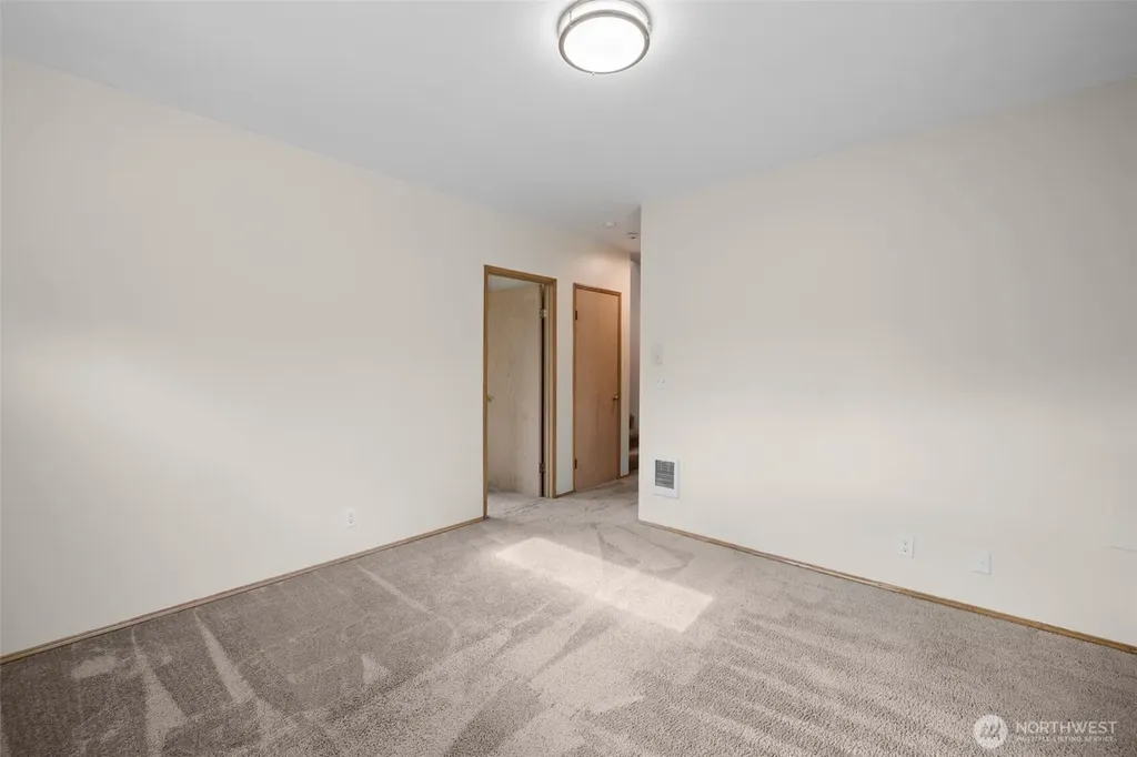 2233 NW Clinton Avenue Poulsbo WA 98370