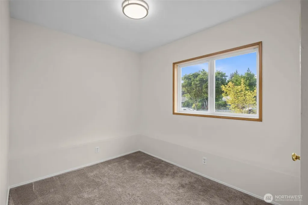 2233 NW Clinton Avenue Poulsbo WA 98370