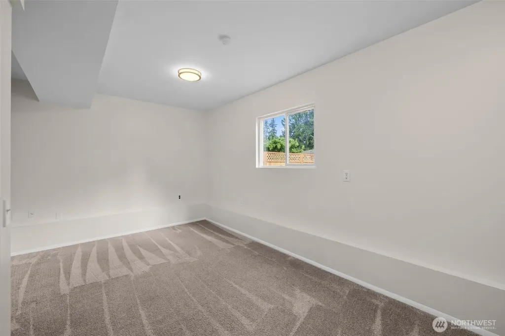 2233 NW Clinton Avenue Poulsbo WA 98370