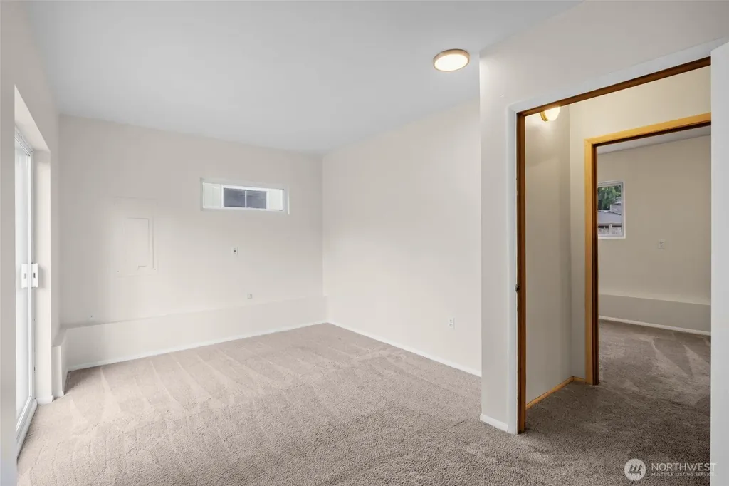 2233 NW Clinton Avenue Poulsbo WA 98370
