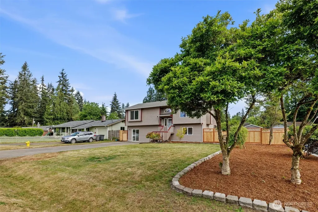 2233 NW Clinton Avenue Poulsbo WA 98370