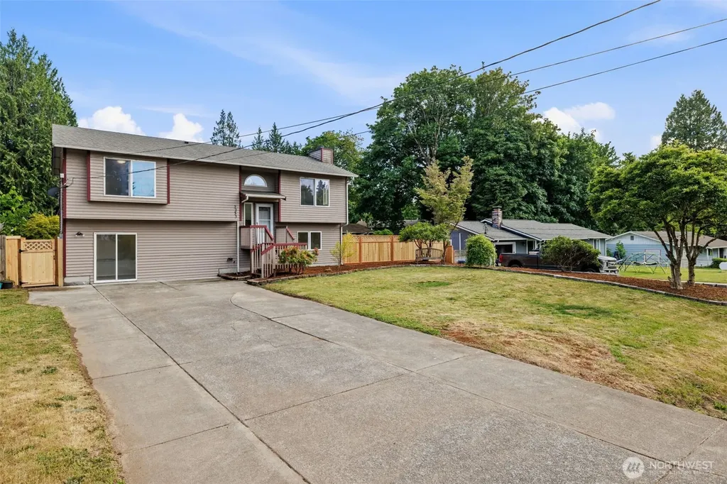 2233 NW Clinton Avenue Poulsbo WA 98370