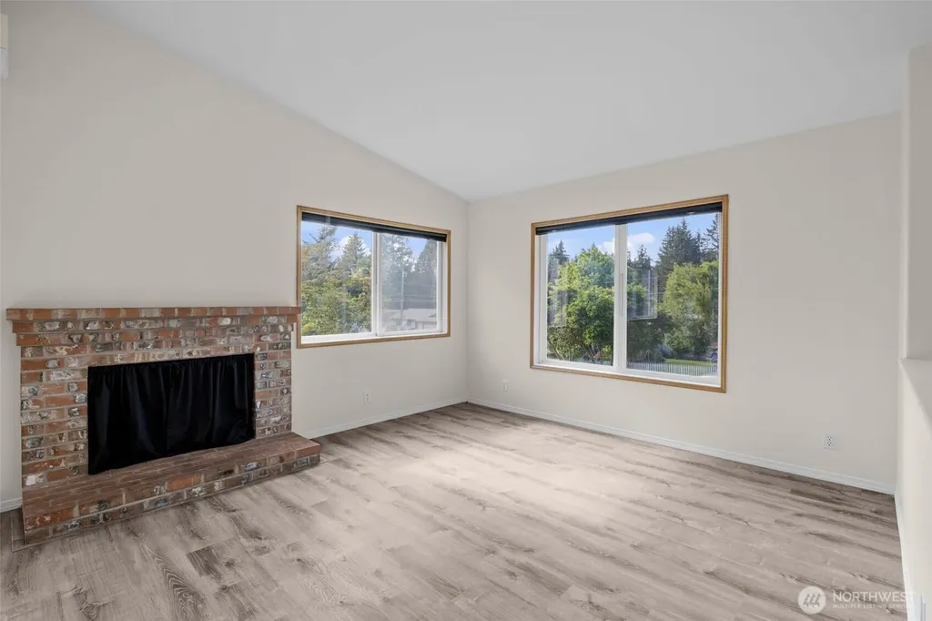 2233 NW Clinton Avenue Poulsbo WA 98370