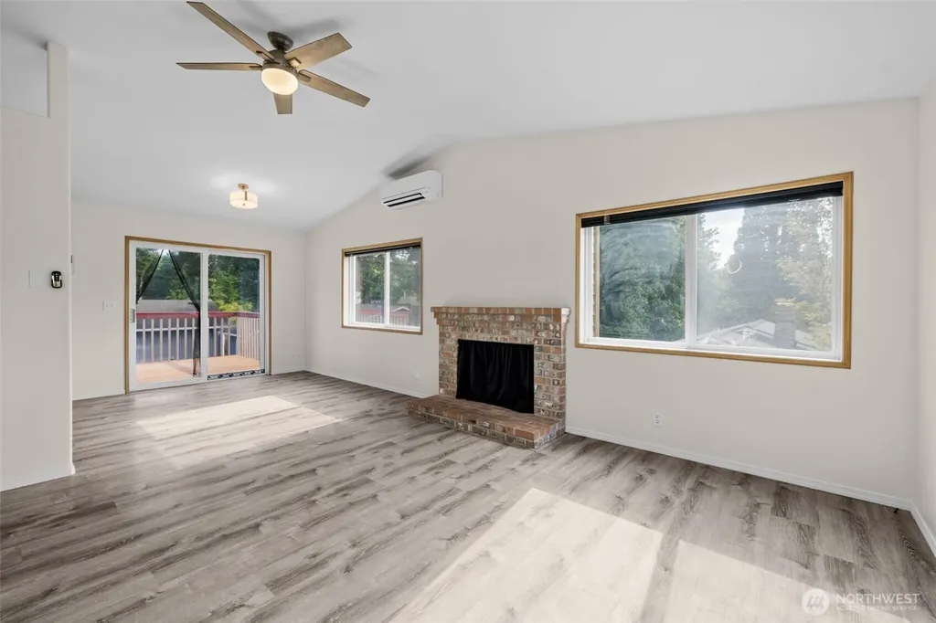 2233 NW Clinton Avenue Poulsbo WA 98370