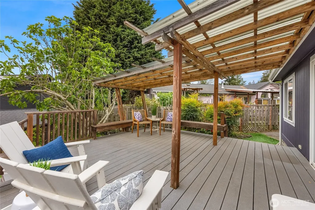 508 Madrona Way NE Bainbridge Island WA 98110