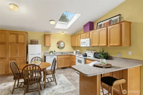 508 Madrona Way NE Bainbridge Island WA 98110