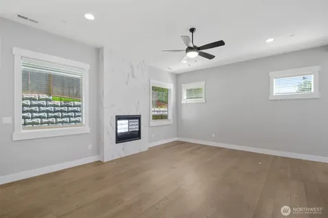 3829 95th Avenue E Edgewood WA 98371