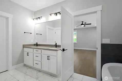 3829 95th Avenue E Edgewood WA 98371