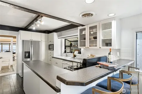 5637 Beach Drive SW Seattle WA 98136