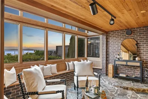 5637 Beach Drive SW Seattle WA 98136