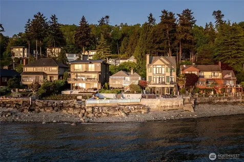 5637 Beach Drive SW Seattle WA 98136