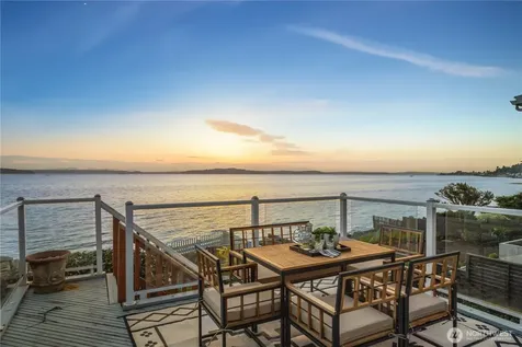 5637 Beach Drive SW Seattle WA 98136