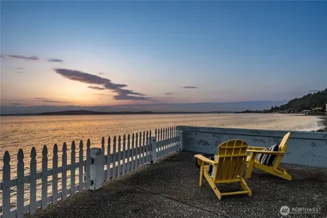 5637 Beach Drive SW Seattle WA 98136