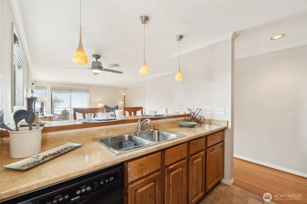 4222 Beach Drive SW Seattle WA 98116