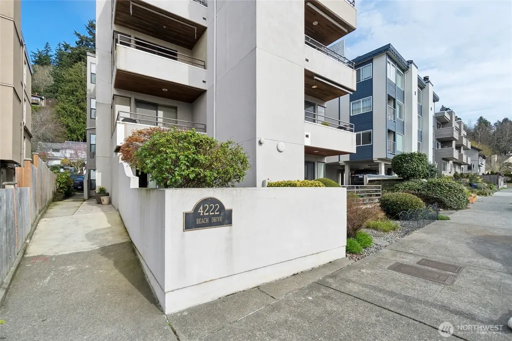 4222 Beach Drive SW Seattle WA 98116