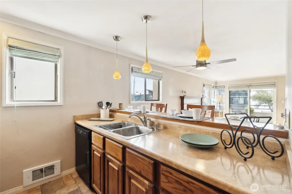 4222 Beach Drive SW Seattle WA 98116