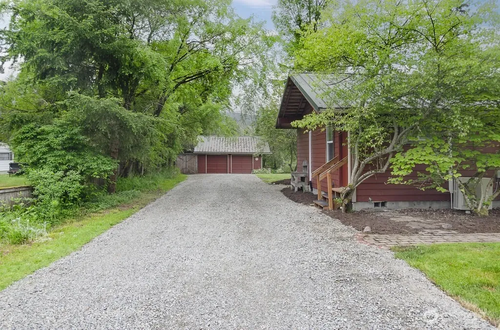 17631 Old Barn Road SE Yelm WA 98597