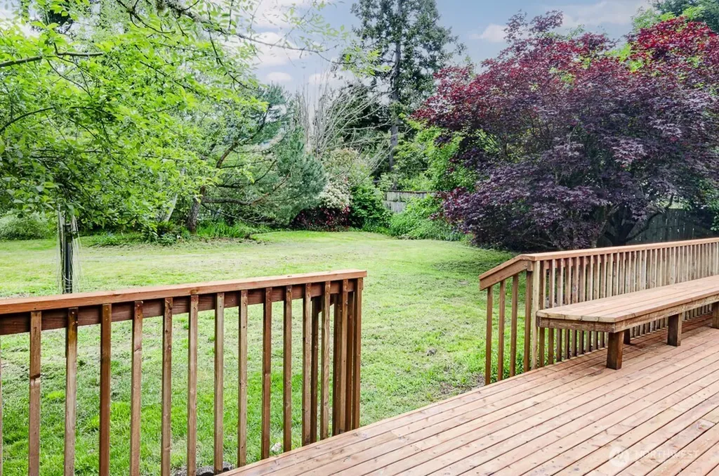17631 Old Barn Road SE Yelm WA 98597