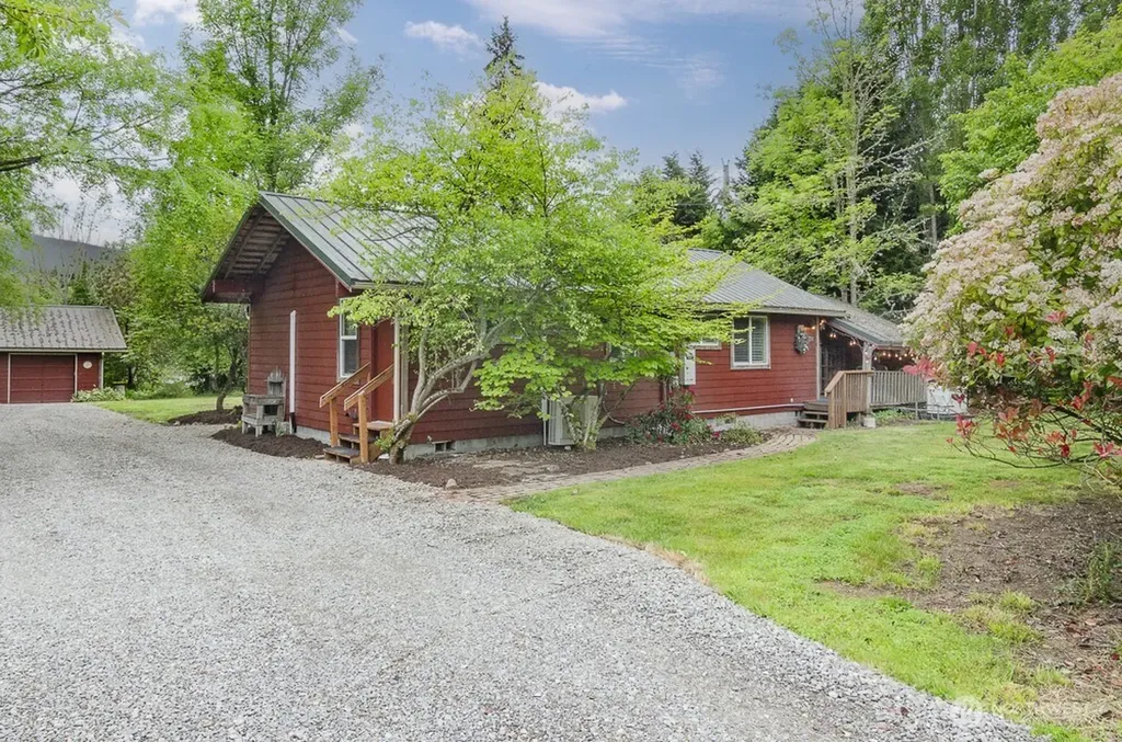 17631 Old Barn Road SE Yelm WA 98597