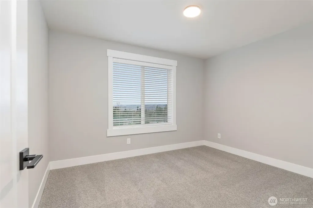 9513 38th Street E Edgewood WA 98371