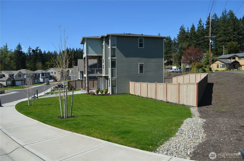 9513 38th Street E Edgewood WA 98371