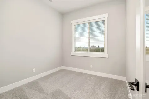 9513 38th Street E Edgewood WA 98371