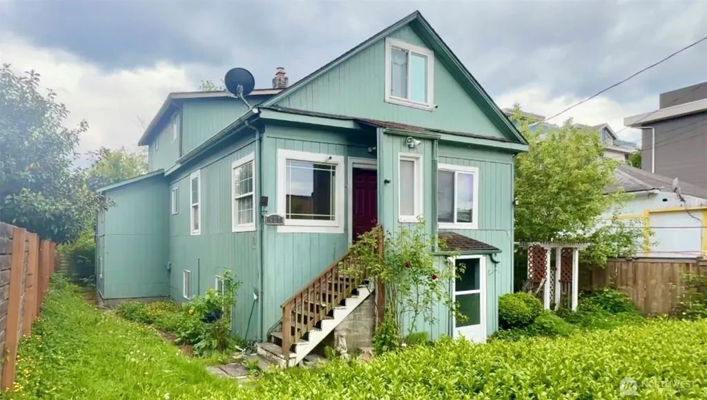 527 S Sullivan Street Seattle WA 98108