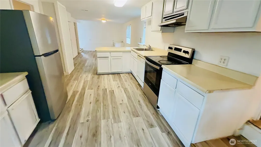 527 S Sullivan Street Seattle WA 98108