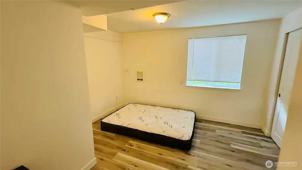 527 S Sullivan Street Seattle WA 98108