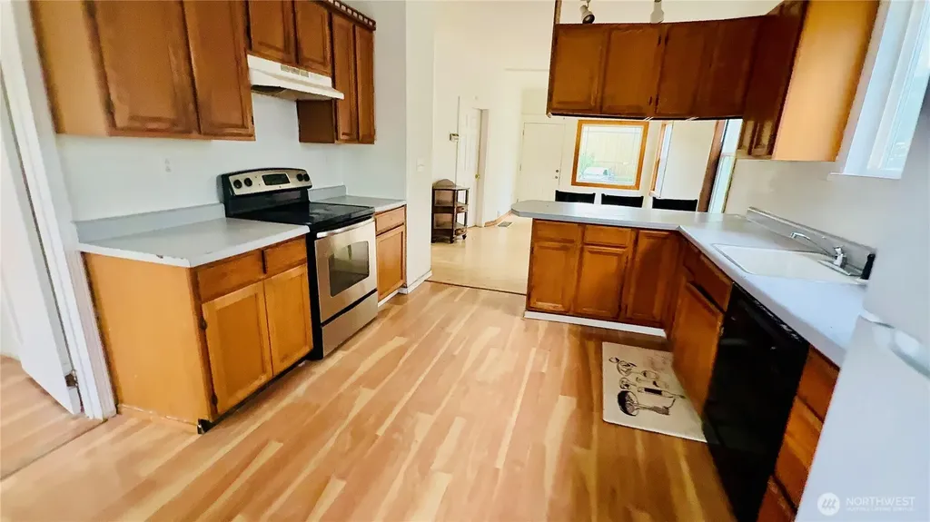 527 S Sullivan Street Seattle WA 98108
