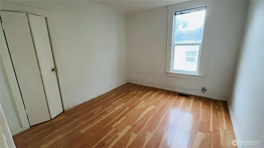 527 S Sullivan Street Seattle WA 98108